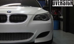 BMW M5 V10 Branco Pérola Envelopamento Líquido.