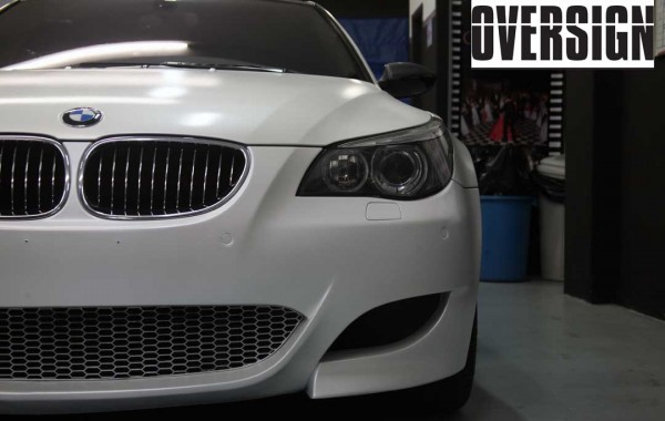 BMW M5 V10 Branco Pérola Envelopamento Líquido.