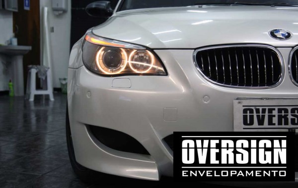 BMW M5 V10 Pearl White Bright enveloping.