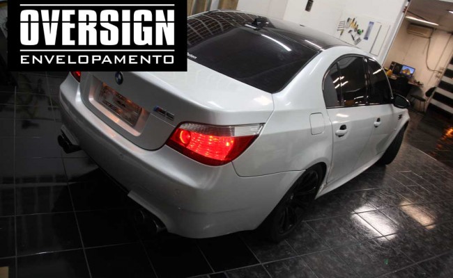 BMW M5 V10 Branco pérola – BMW M5 envelopada, envelopamento branco pérola, avery dennison, (38)