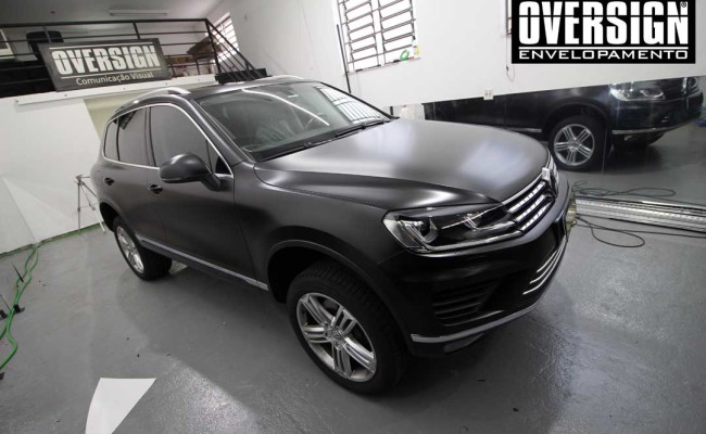 Touareg, nova touareg, touareg envelopada, envelopamento de carros, black satin, oversign, envelopamento SP, (24)