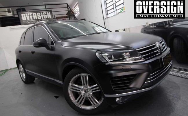 Touareg, nova touareg, touareg envelopada, envelopamento de carros, black satin, oversign, envelopamento SP, (30)