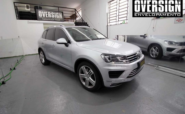 Touareg, nova touareg, touareg envelopada, envelopamento de carros, black satin, oversign, envelopamento SP, (7)